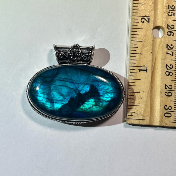 Labradorite Pendant. - Picture 6 of 12